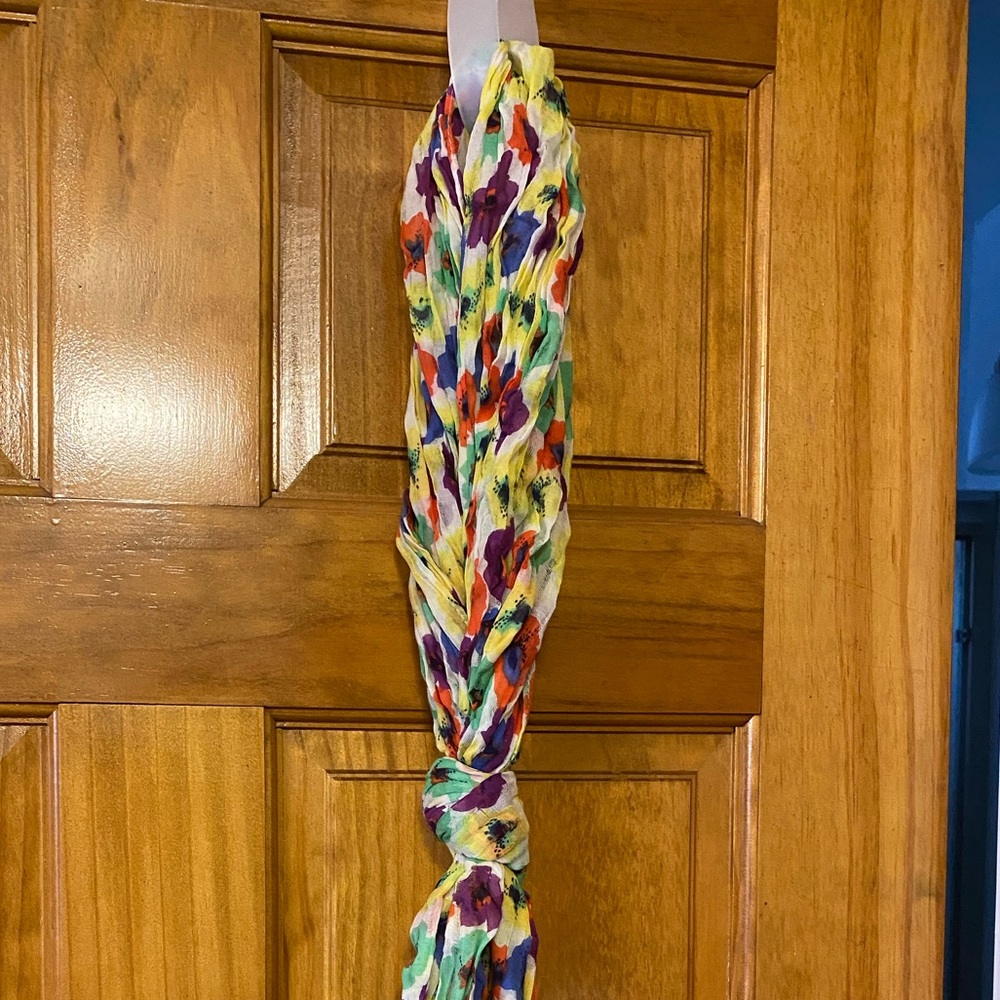 Floral colorful scarf 🧣